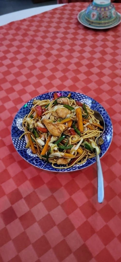Chicken chow mein served on blue and white porcelain